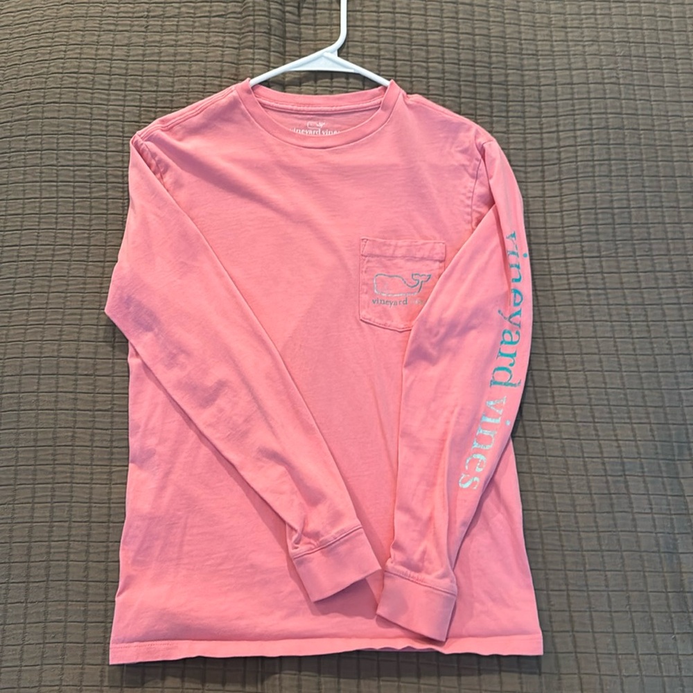 Vineyard Vines Men’s long sleeved pocket tee.